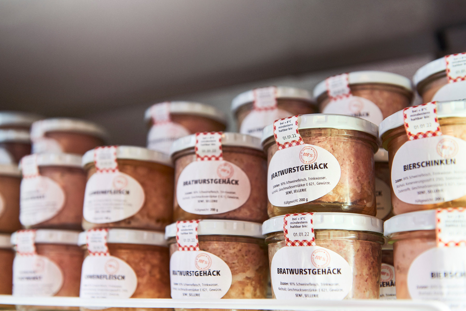 Haltbares in Glas und Dose